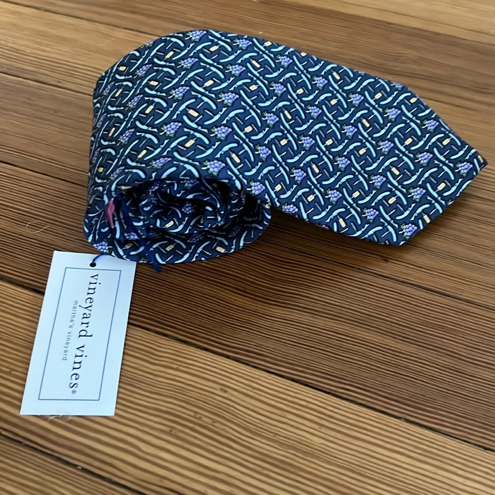 NWT Vineyard Vines Wine Key Tie